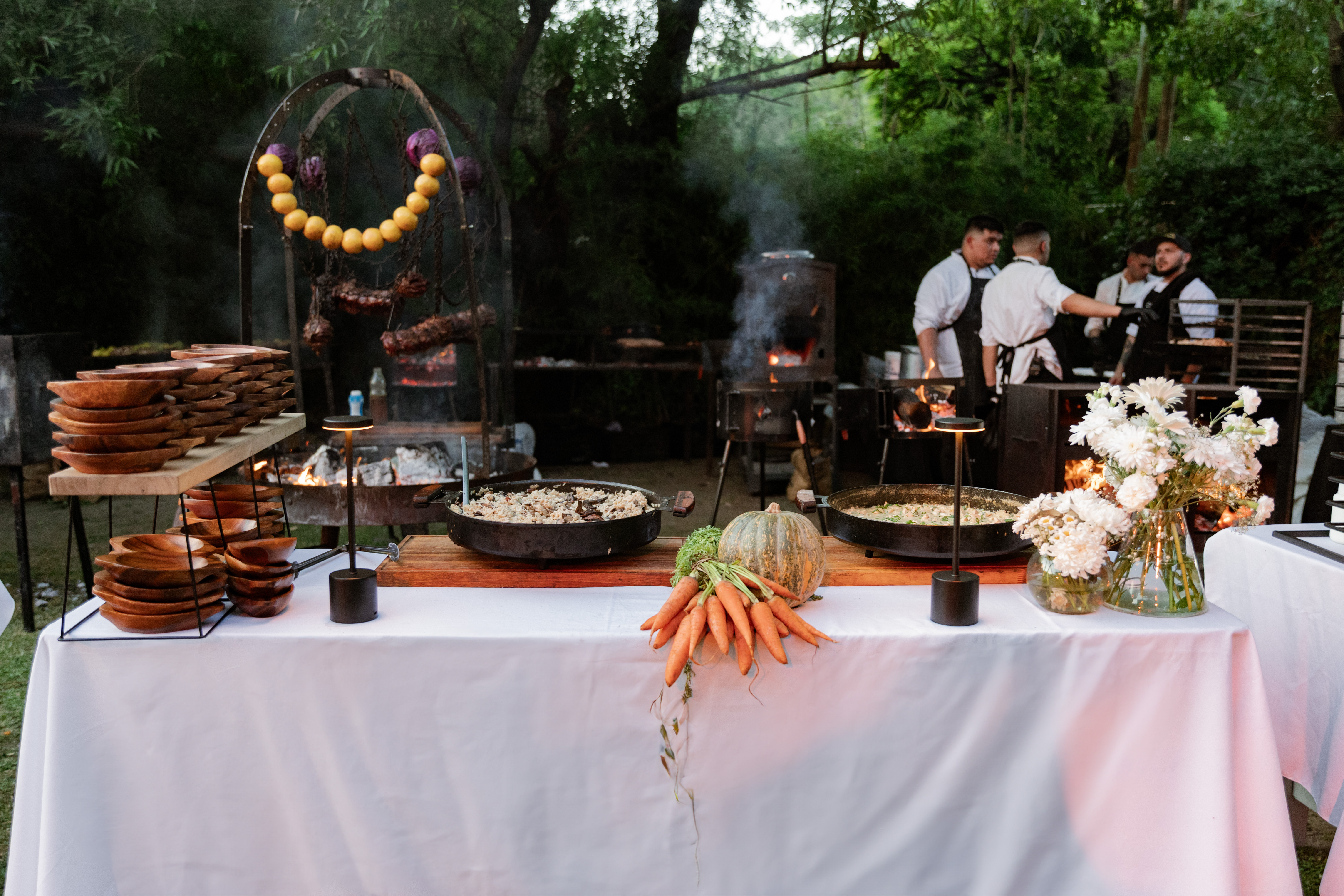 Mesa gastronómica al aire libre
